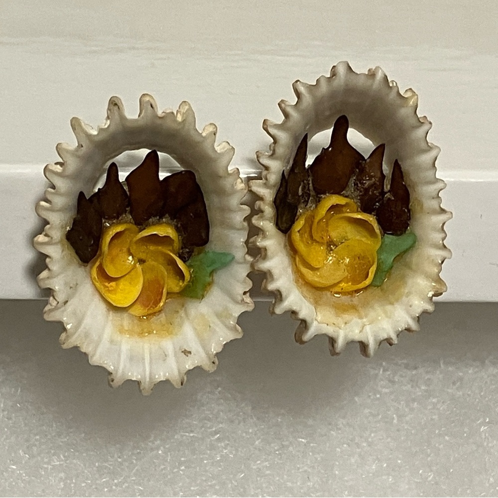 Vingage Floral Oval Seashell Clip On Earrings